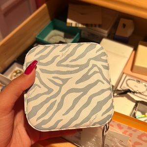 Travel jewelry holder